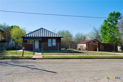 Photo of 125 W Wallace Street, Gonzales, TX 78629 (MLS # 608998)