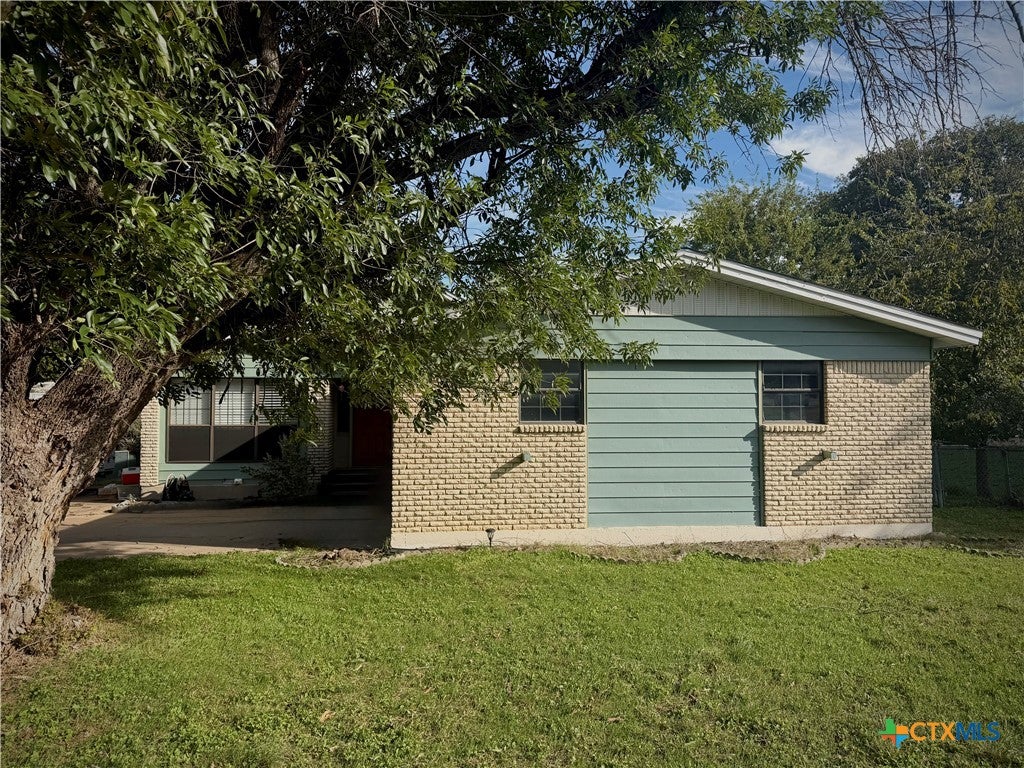 Photo of 2401 Crescent Drive, Copperas Cove, TX 76522 (MLS # 628007)