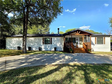 Photo of 415 W Avenue A, Belton, TX 76513 (MLS # 595759) Photo of 415 W Avenue A, Belton, TX 76513 (MLS # 595759)