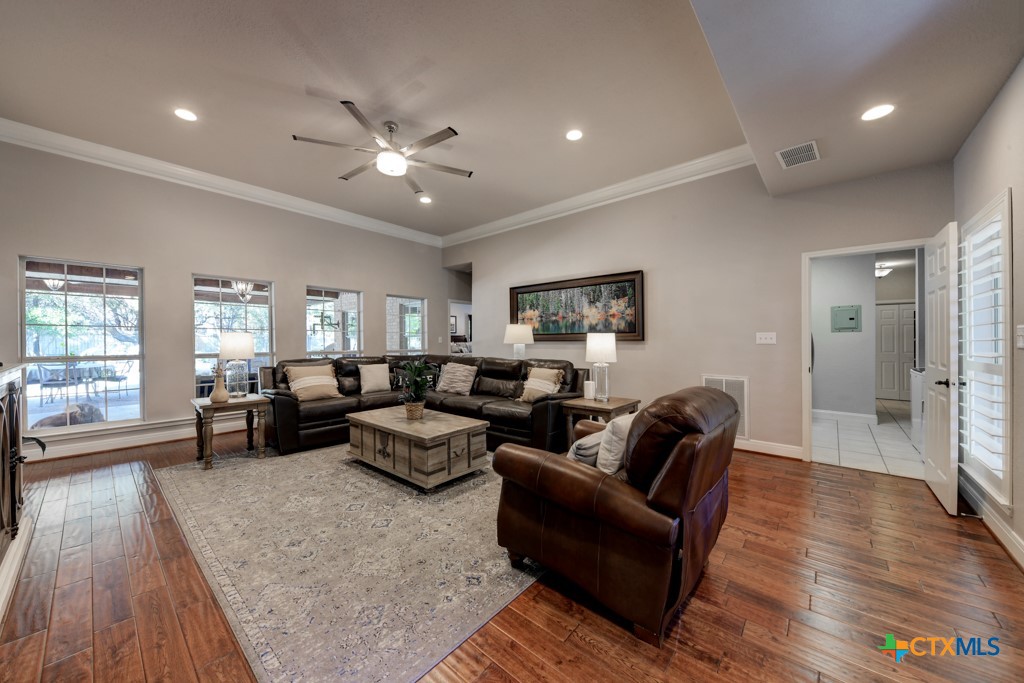 New Braunfels, Texas 78132, United States, 4 Bedrooms Bedrooms, ,3 BathroomsBathrooms,Residential,Pending,25090