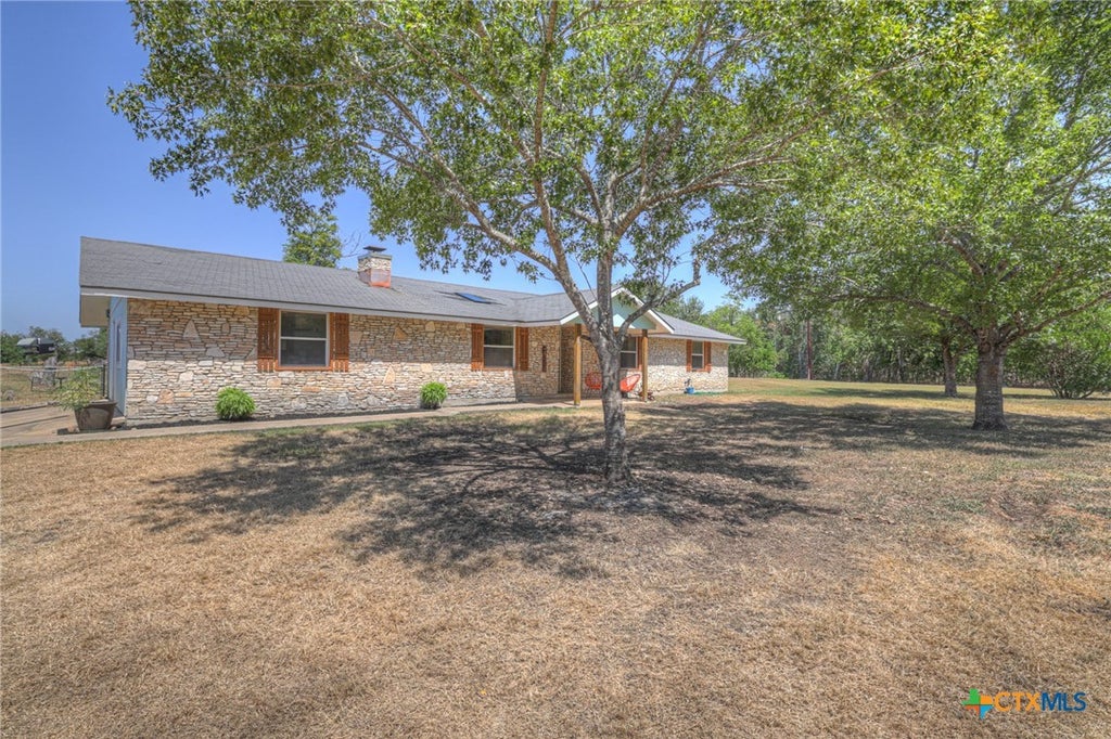 Photo of 307 Valley Acres Drive, New Braunfels, TX 78130 (MLS # 624624)