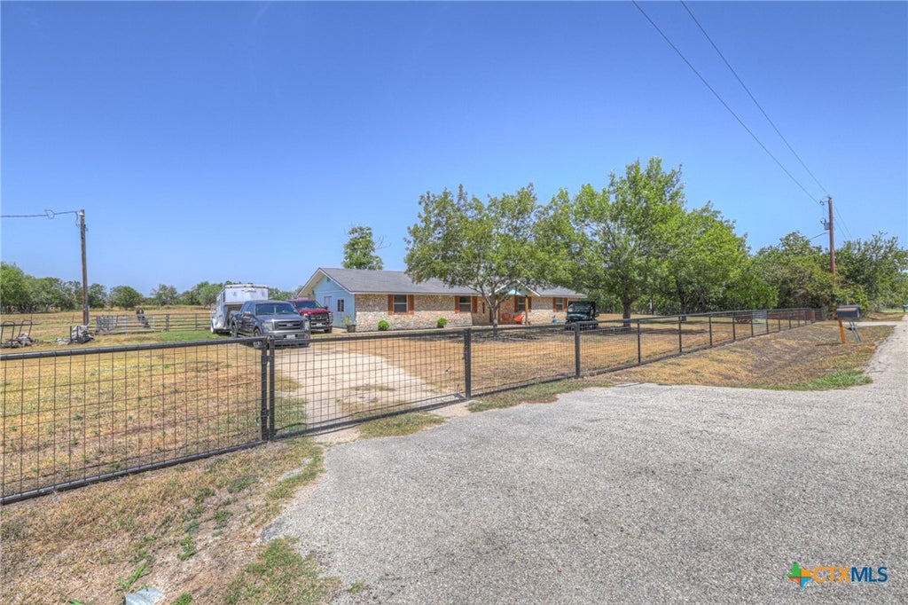 Photo of 307 Valley Acres Drive, New Braunfels, TX 78130 (MLS # 624624)