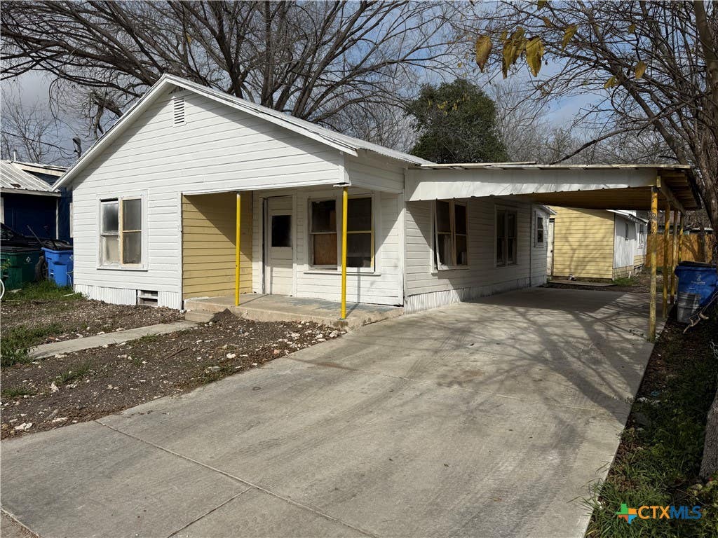 Photo of 416 Avenue C, Seguin, TX 78155 (MLS # 602540)