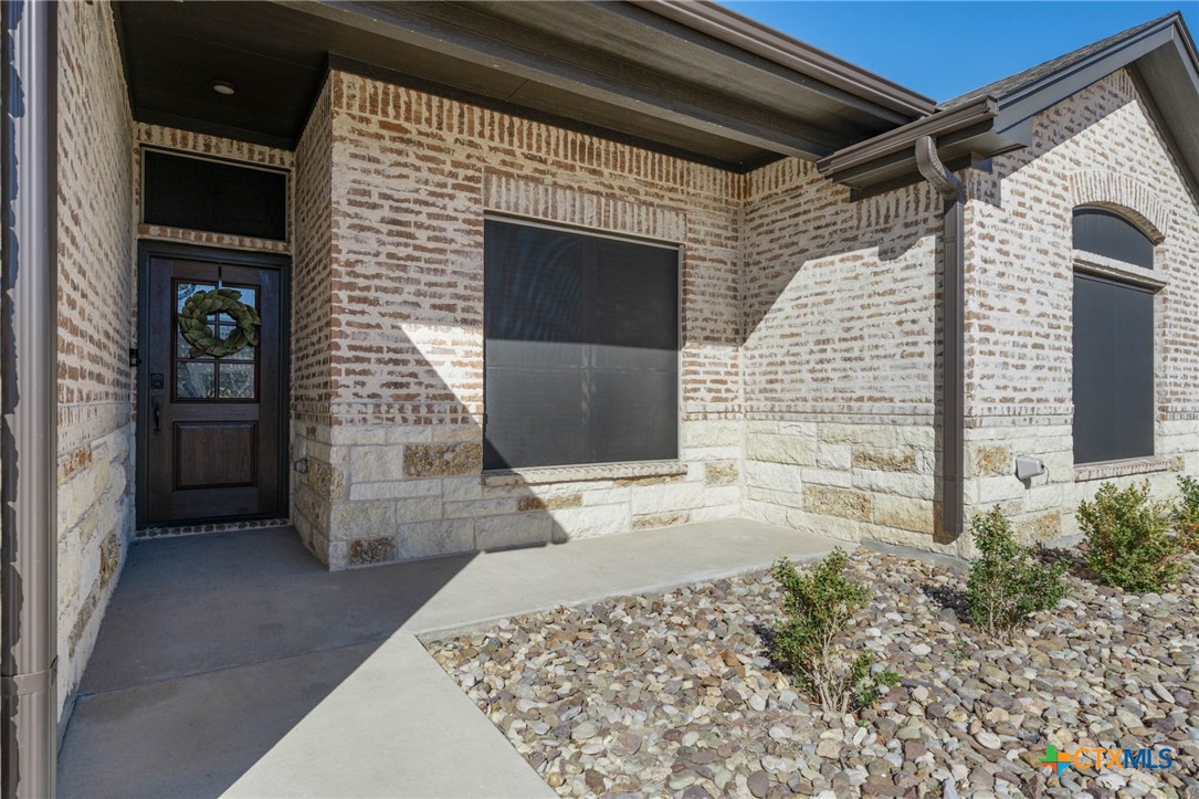 3526 Leaning Tree Cove