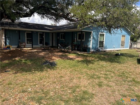 Photo of 1215 Paradise Dr, Canyon Lake, TX 78133 (MLS # 610299)