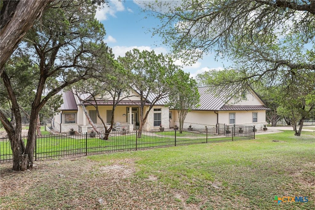 Photo of 223 Summer Glen Lane, New Braunfels, TX 78132 (MLS # 610290)