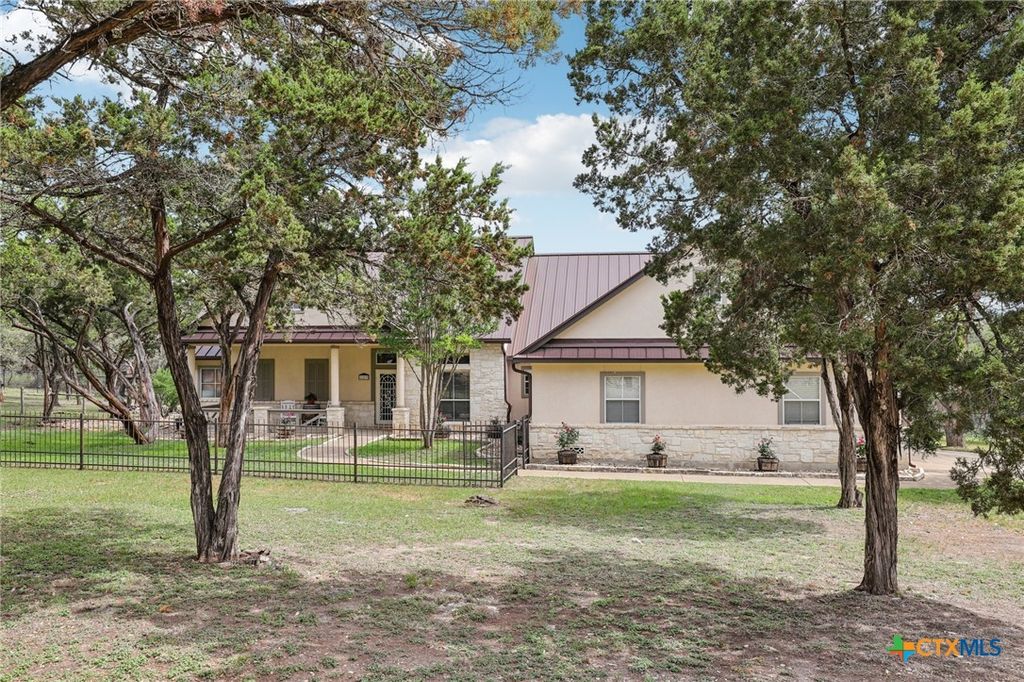 Photo of 223 Summer Glen Lane, New Braunfels, TX 78132 (MLS # 610290)