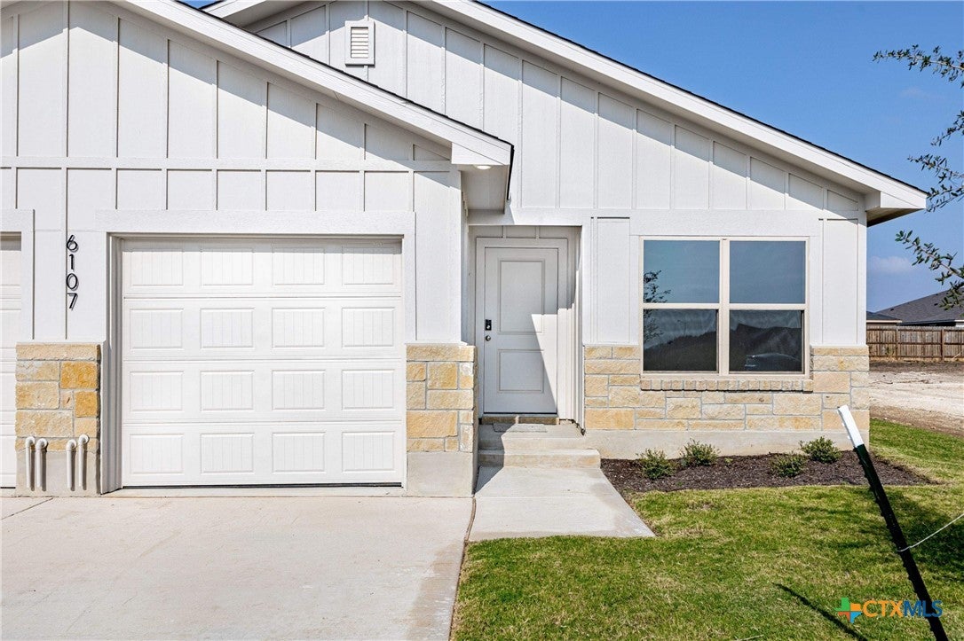 6107 Twistleaf Lane