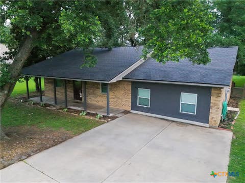 Photo of 504 Walnut Street, Waller, TX 77484 (MLS # 615813)