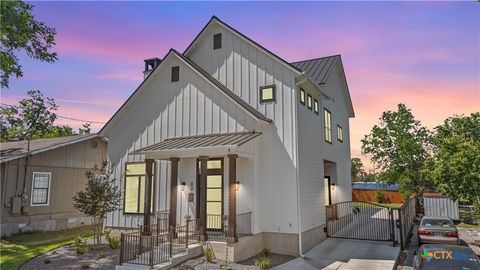 Photo of 670 Magazine Avenue, New Braunfels, TX 78130 (MLS # 594670)