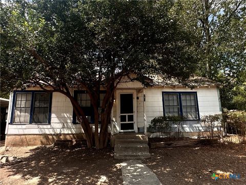 Photo of 240 W Sessom Drive, San Marcos, TX 78666 (MLS # 592939)