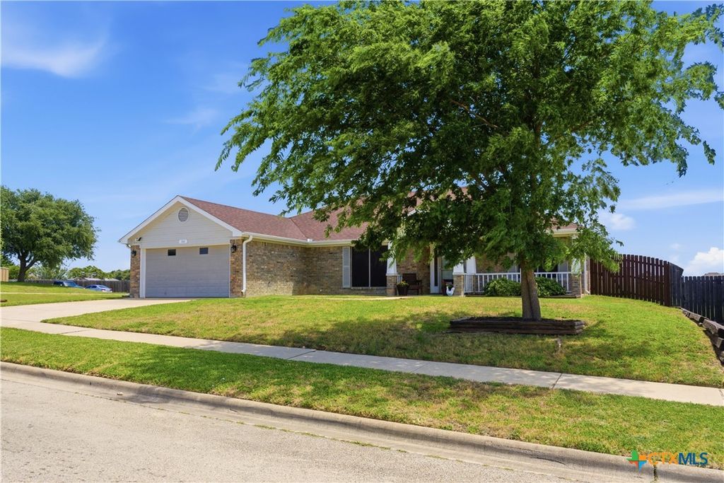 Photo of 5300 Hunters Ridge Trail, Killeen, TX 76542 (MLS # 615302)