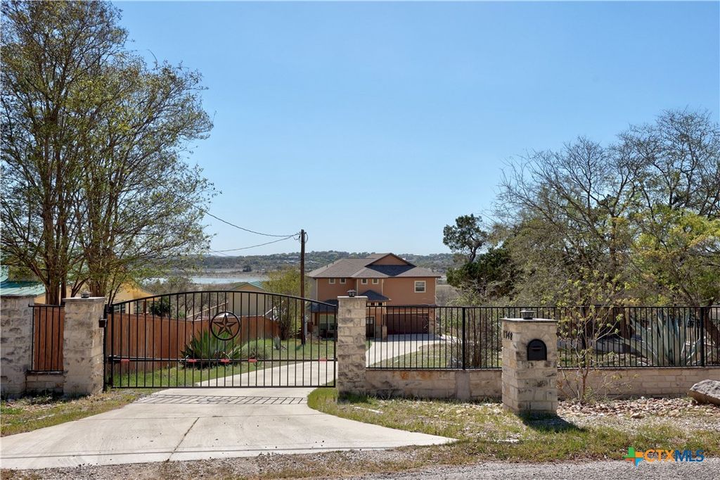 Photo of 1748 Lakeshore Drive, Canyon Lake, TX 78133 (MLS # 616098)