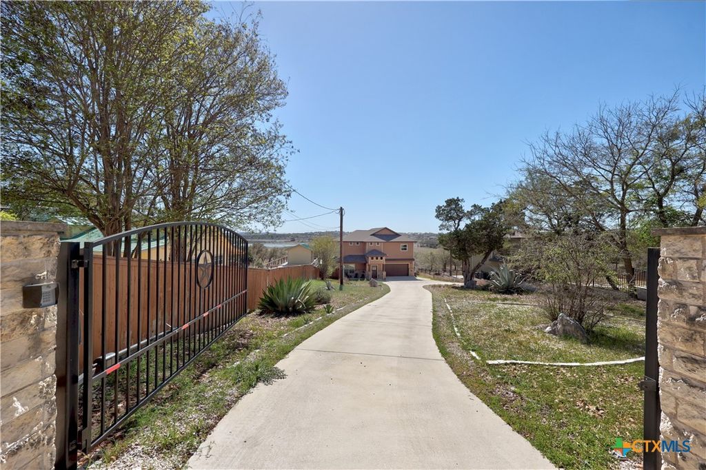 Photo of 1748 Lakeshore Drive, Canyon Lake, TX 78133 (MLS # 616098)