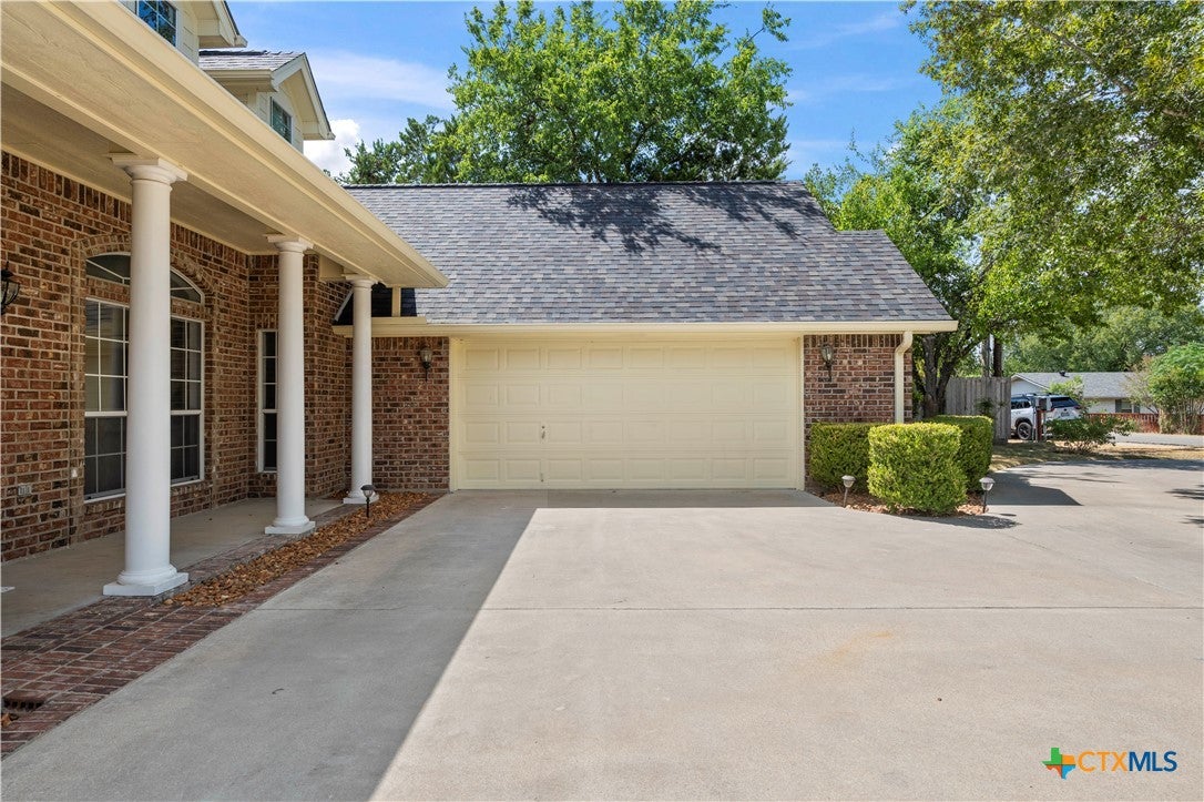 3900 Chisholm Trail
