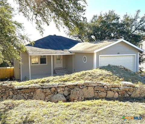 Photo of 123 Poolside Drive, Canyon Lake, TX 78133 (MLS # 599899)