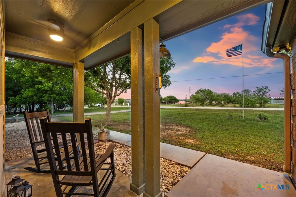 Photo of 172 Rogues Hollow, Seguin, TX 78155 (MLS # 610671)