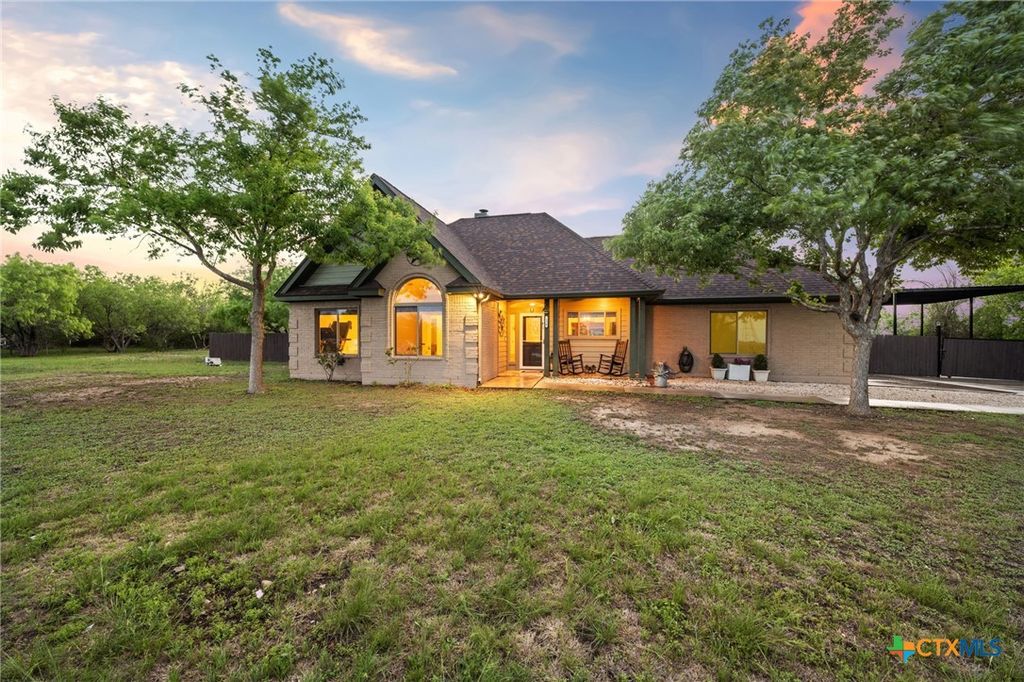 Photo of 172 Rogues Hollow, Seguin, TX 78155 (MLS # 610671)