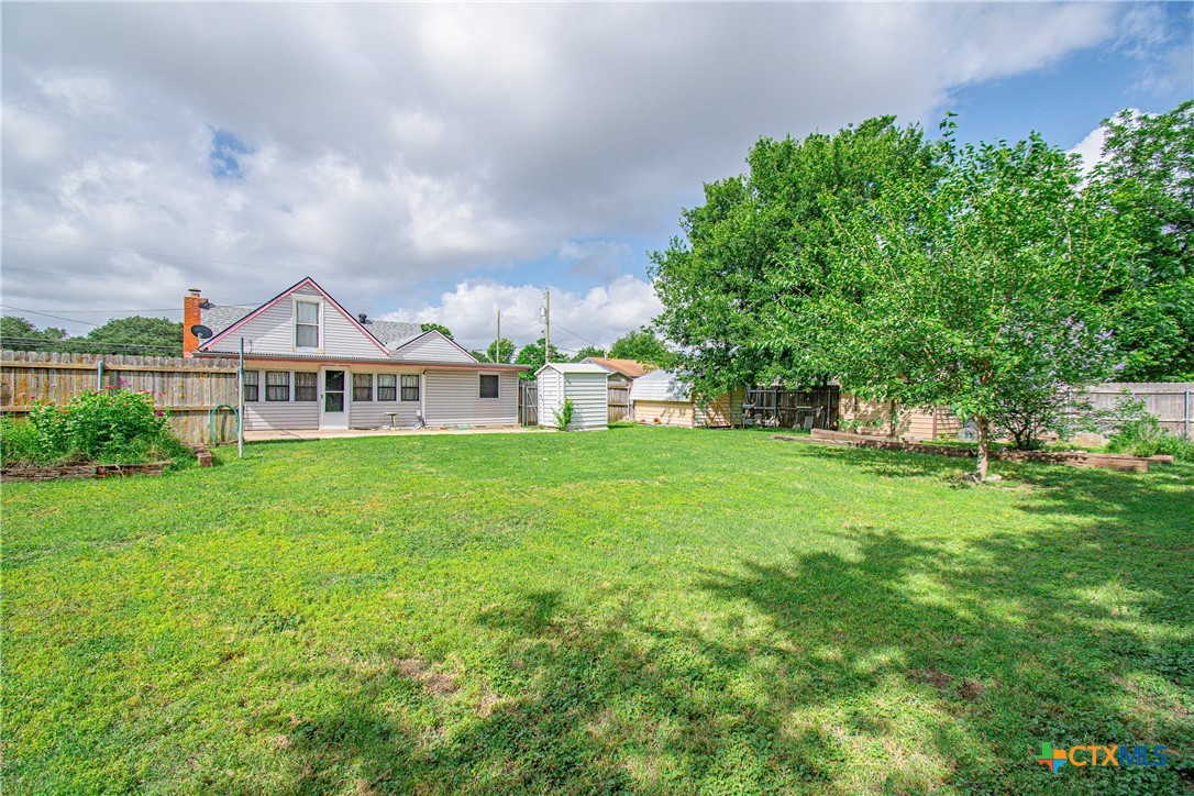 300 W Avenue J