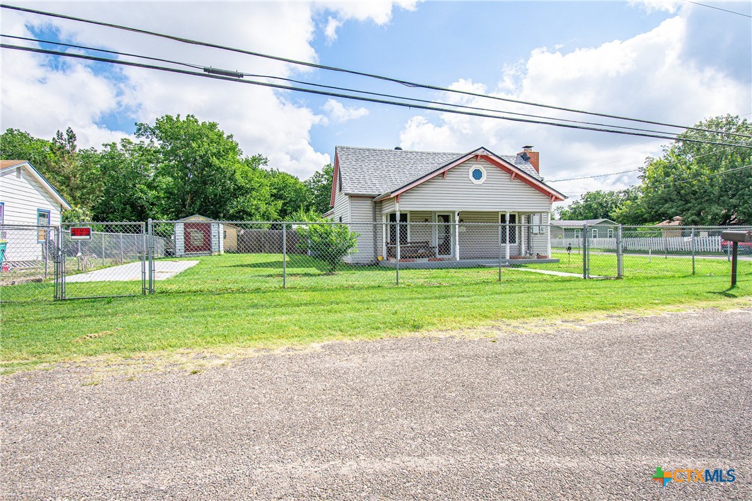 300 W Avenue J