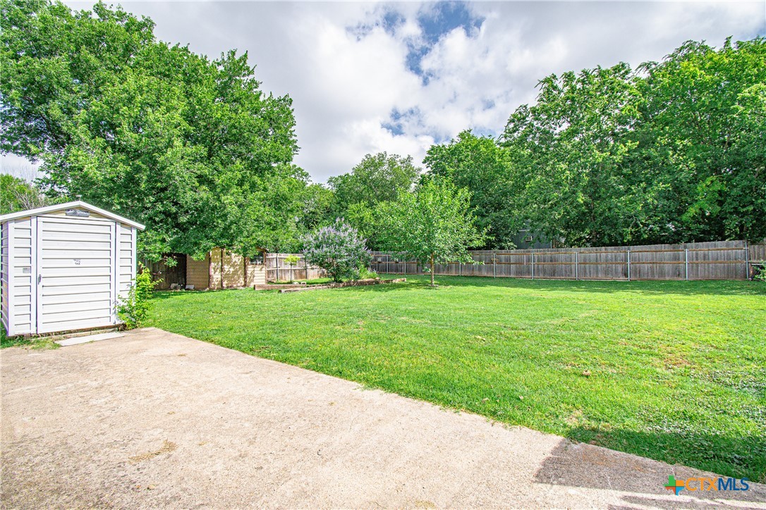 300 W Avenue J