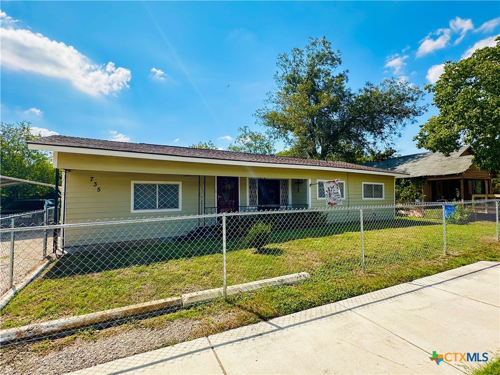 Photo of 735 San Antonio Avenue, Seguin, TX 78155 (MLS # 627486)