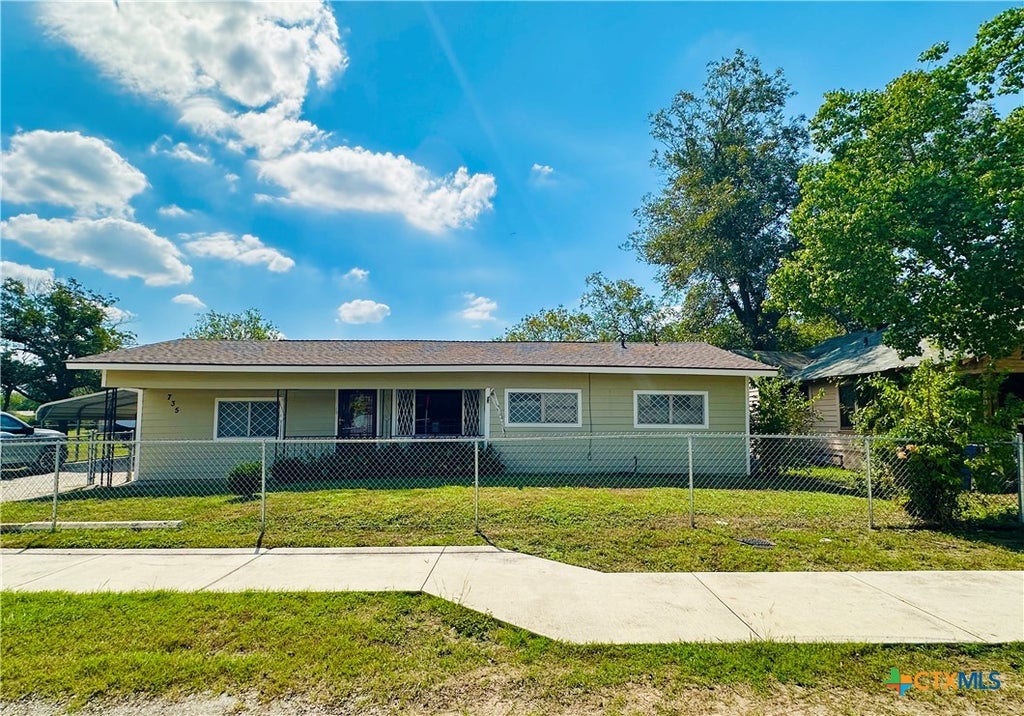 Photo of 735 San Antonio Avenue, Seguin, TX 78155 (MLS # 627486)