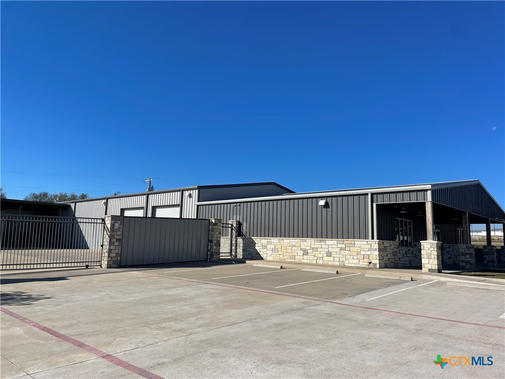 Photo 1 of 41 — 104 W Veterans Memorial Boulevard, Harker Heights, TX 76548