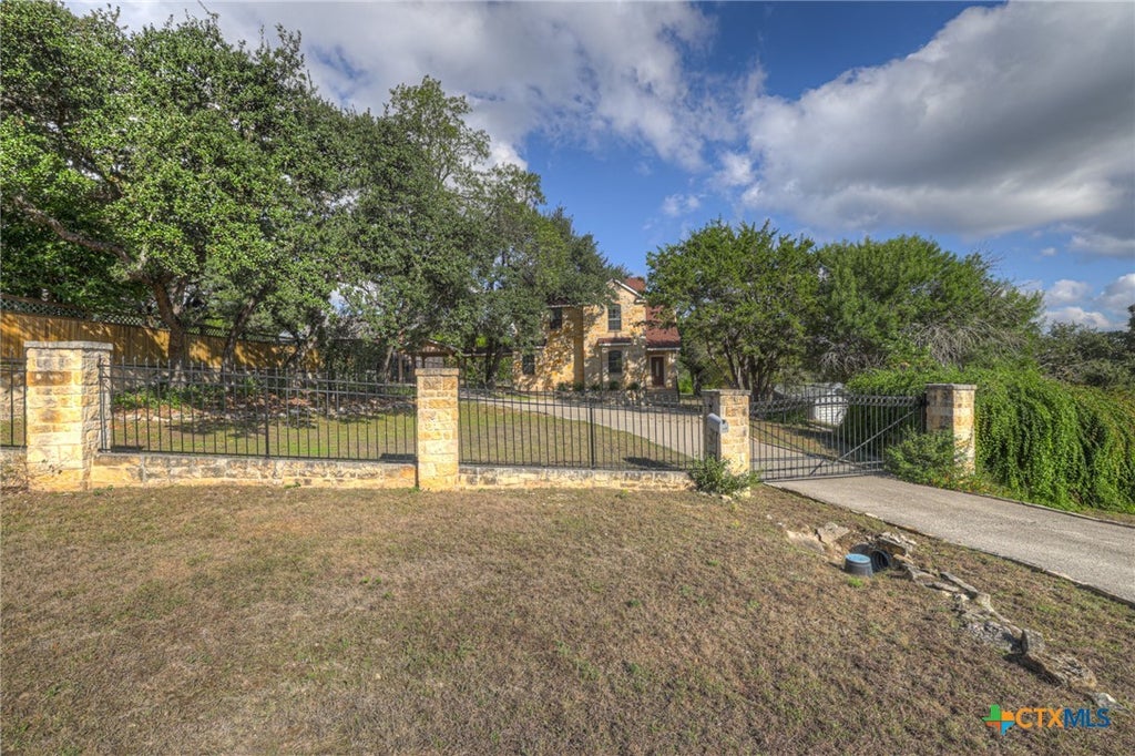 Photo of 146 Creekview Drive, Canyon Lake, TX 78133 (MLS # 627515)