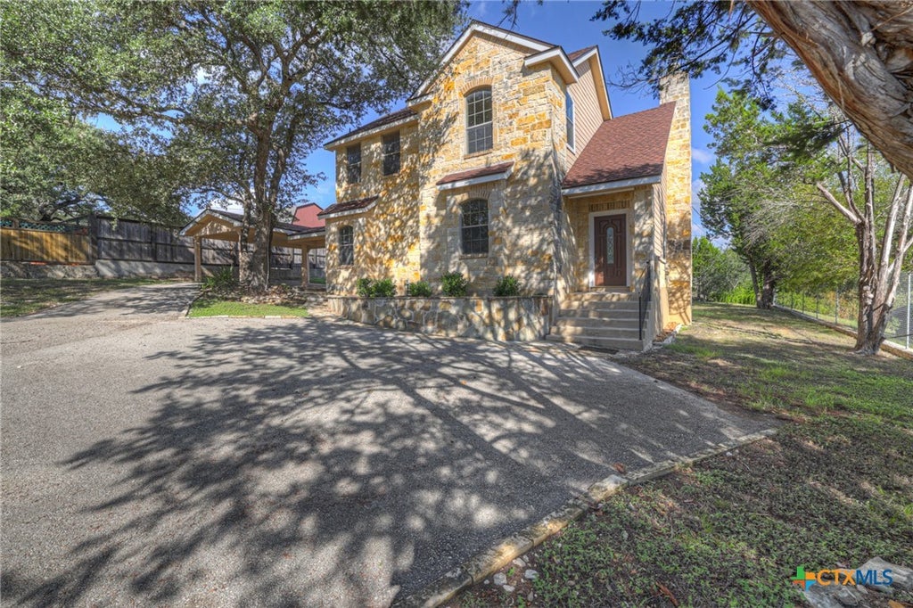 Photo of 146 Creekview Drive, Canyon Lake, TX 78133 (MLS # 627515)