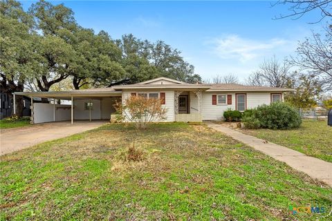 Photo of 1002 W Woodlawn, San Saba, TX 76877 (MLS # 600255)
