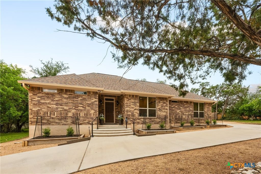 Photo of 805 Willow Creek Circle, San Marcos, TX 78666 (MLS # 606671)