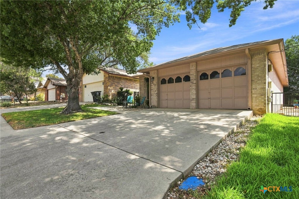 Photo of 1217 Bluff Creek Circle, New Braunfels, TX 78130 (MLS # 624421)