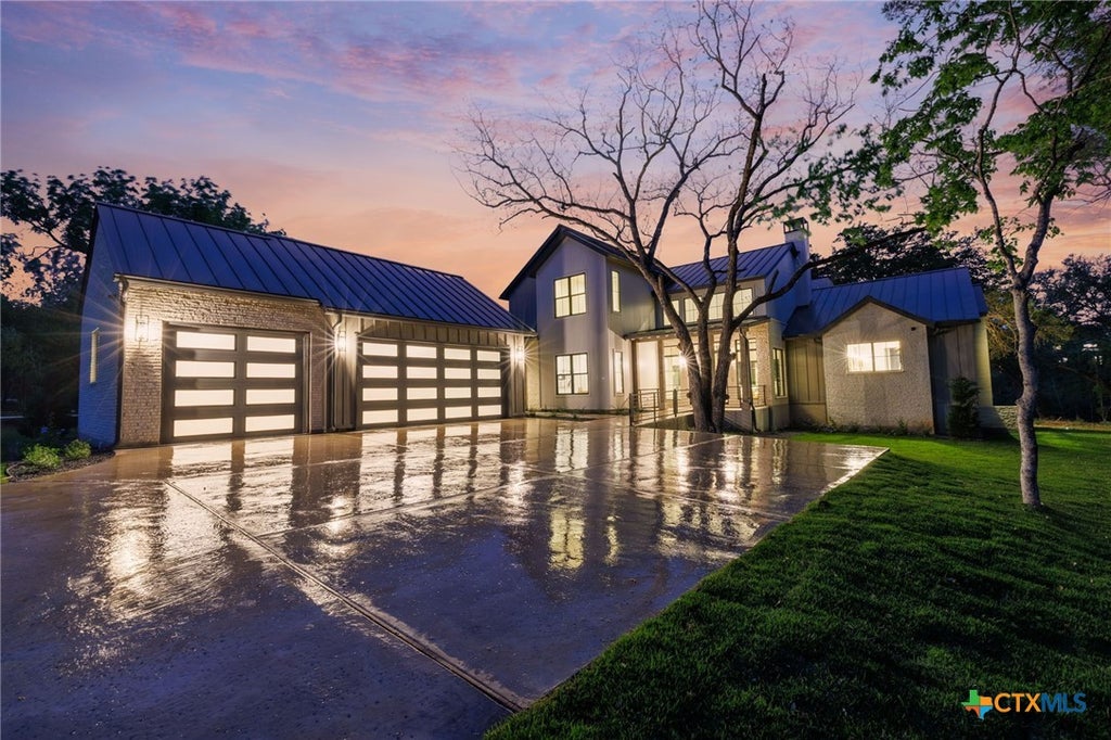 Photo of 232 Riverfront Drive, New Braunfels, TX 78132 (MLS # 576095)
