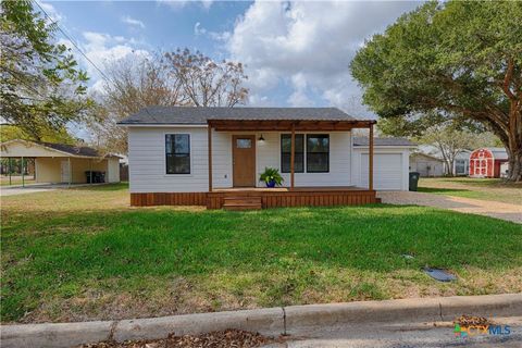 Photo of 314 S Ridge Street, Hallettsville, TX 77964 (MLS # 598648)