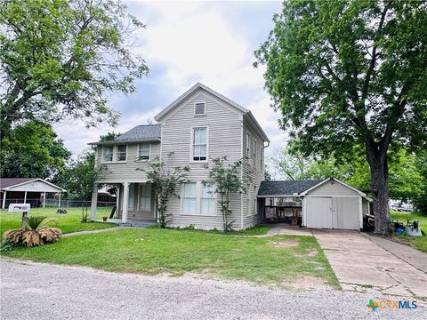 A home in Hallettsville