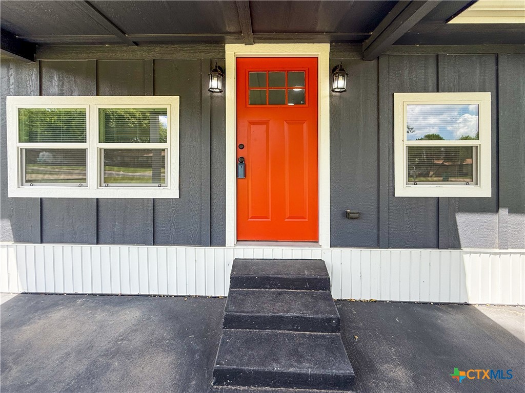 215 E Valley Road