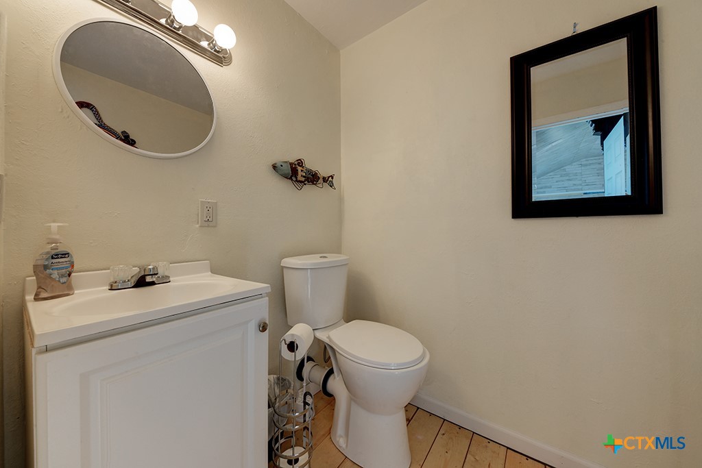 Stockdale, Texas 78160, United States, 11 Bedrooms Bedrooms, ,2 BathroomsBathrooms,Residential,Pending,34899