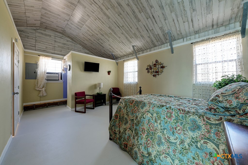 Stockdale, Texas 78160, United States, 11 Bedrooms Bedrooms, ,2 BathroomsBathrooms,Residential,Pending,34899