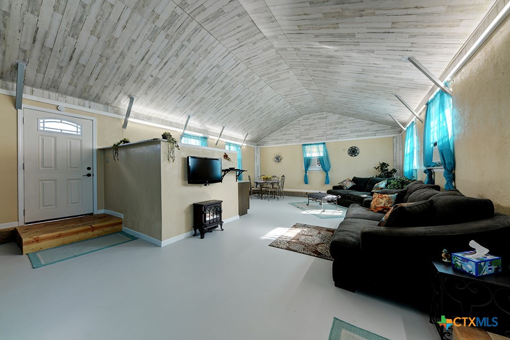 Stockdale, Texas 78160, United States, 11 Bedrooms Bedrooms, ,2 BathroomsBathrooms,Residential,Pending,34899