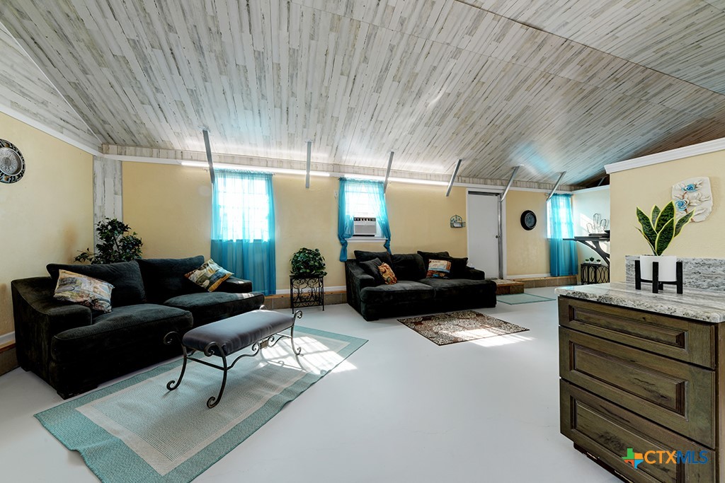 Stockdale, Texas 78160, United States, 11 Bedrooms Bedrooms, ,2 BathroomsBathrooms,Residential,Pending,34899