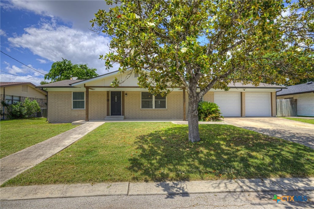 Photo of 608 Creek Drive, New Braunfels, TX 78130 (MLS # 617114)