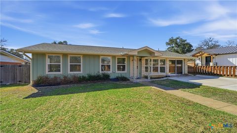 Photo of 1409 Highland Drive, San Marcos, TX 78666 (MLS # 603402)