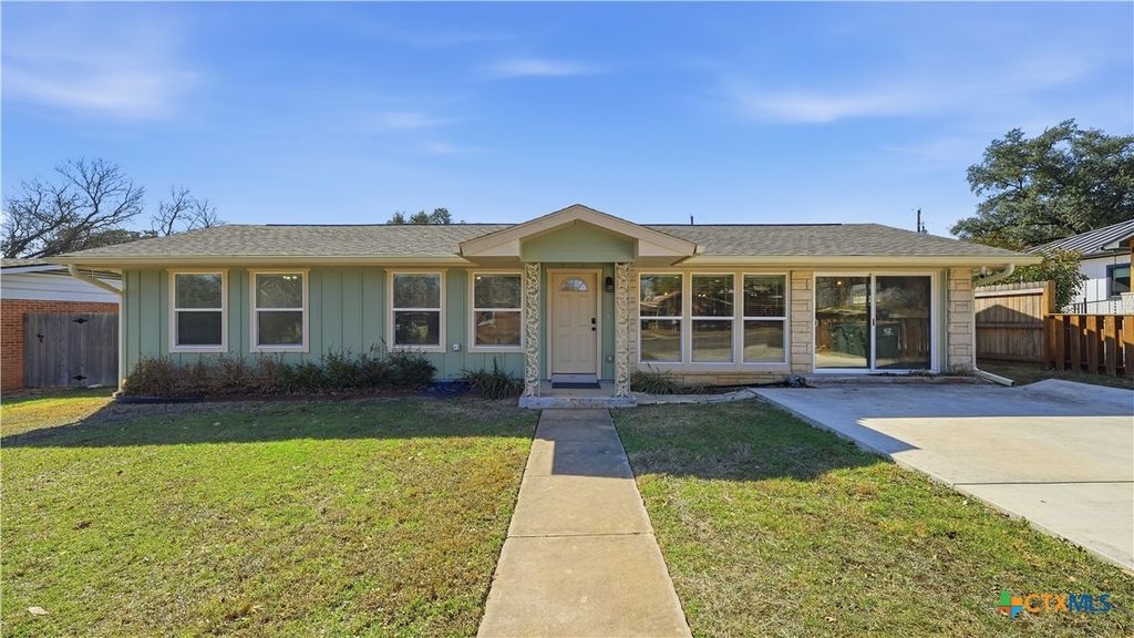 Photo of 1409 Highland Drive, San Marcos, TX 78666 (MLS # 603402)