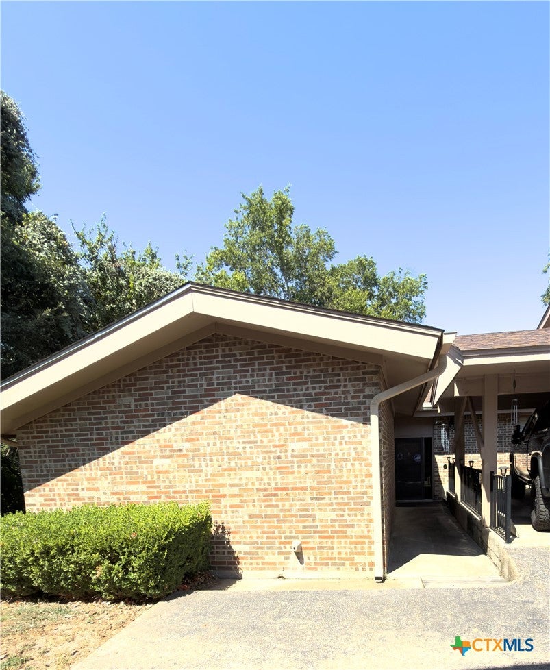 4000 Hickory Road 6,9,10