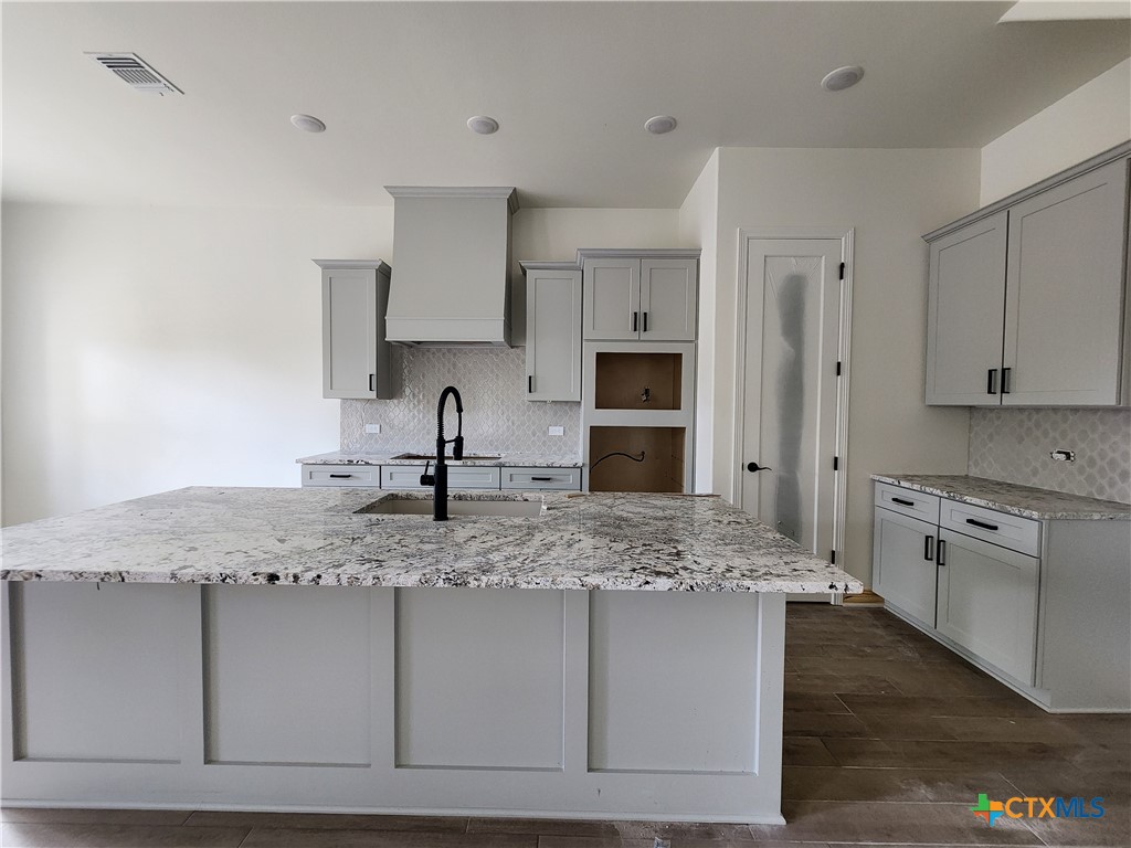 813 Golden Eagle Cove