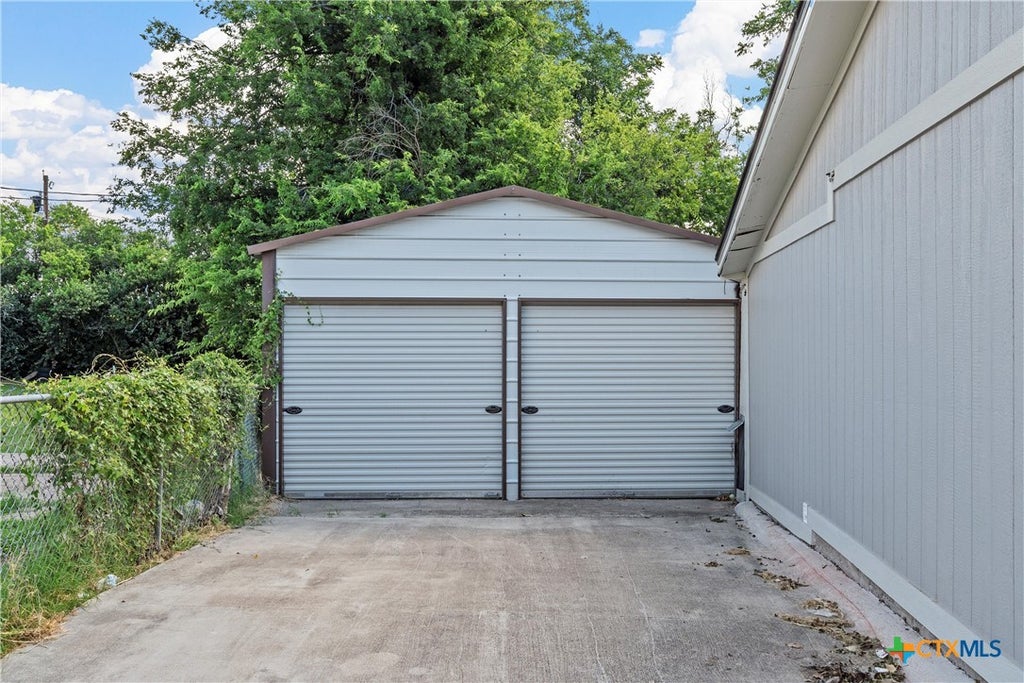 Photo of 1524 E Avenue B, Temple, TX 76501 (MLS # 627348)