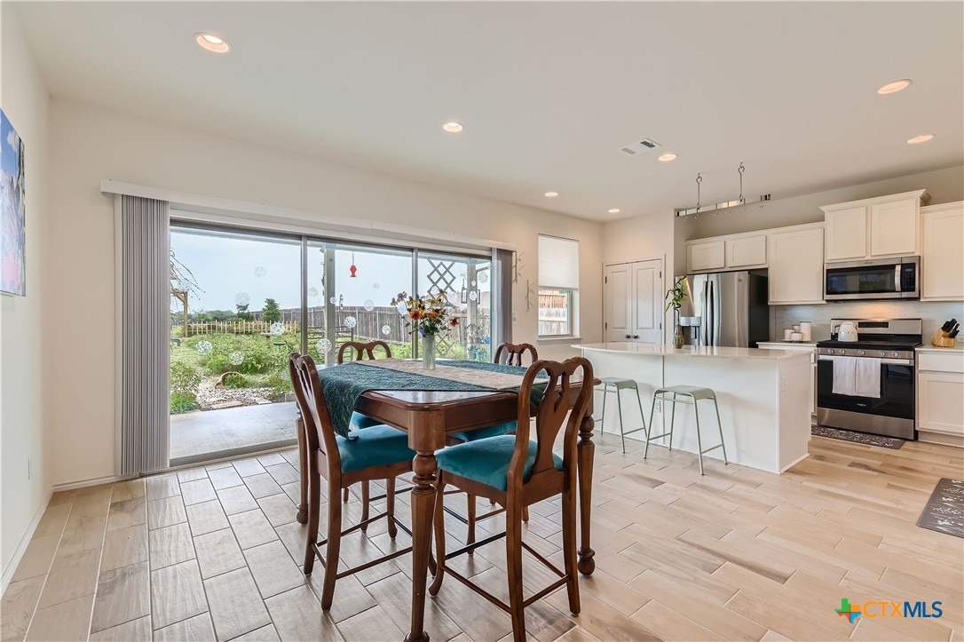 San Marcos, Texas 78666, United States, 3 Bedrooms Bedrooms, ,2 BathroomsBathrooms,Residential,Pending,57413