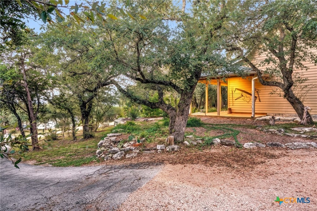 Photo of 1761 Cottonwood Road, Fischer, TX 78623 (MLS # 627097)