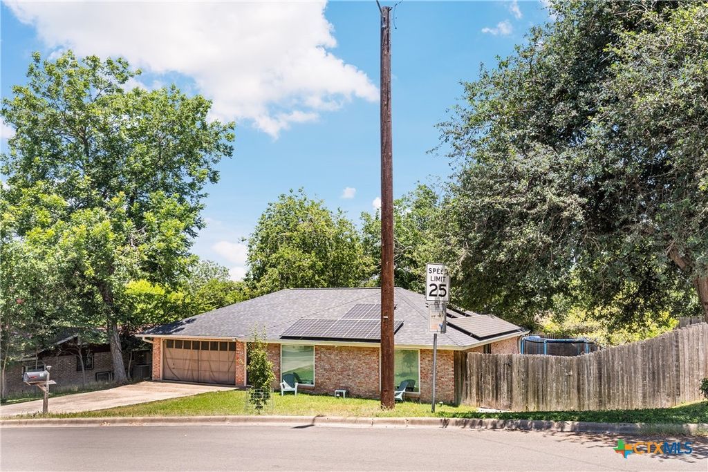 Photo of 102 Chaparral Street, San Marcos, TX 78666 (MLS # 619303)